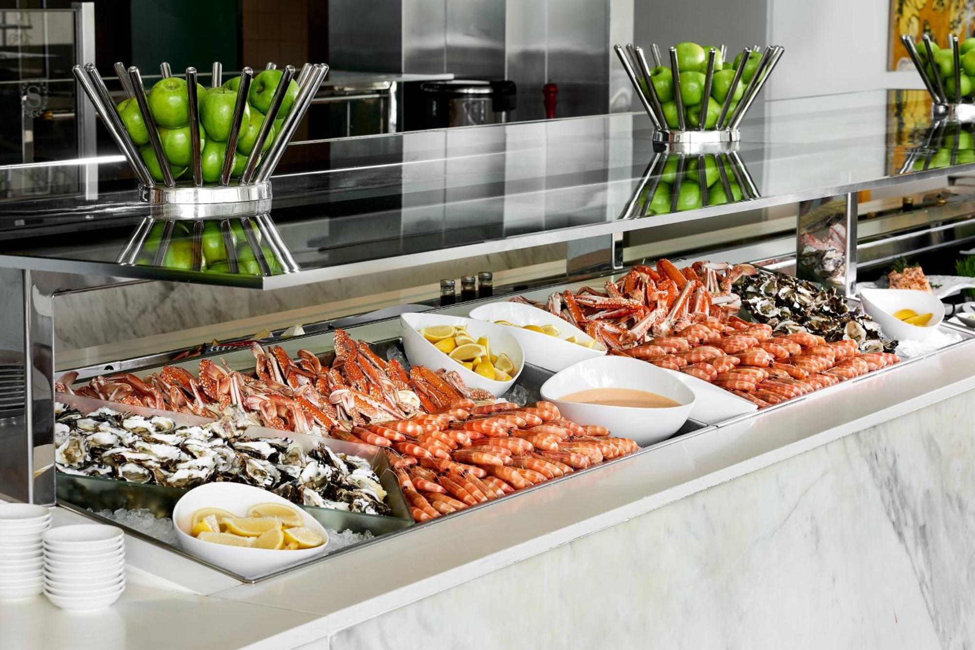 Sheraton Grand Mirage Resort Голд-Кост Экстерьер фото A buffet